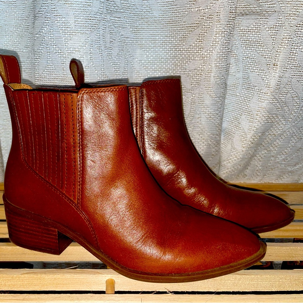 Crown Vintage Brown Bootie 7.5 Like New